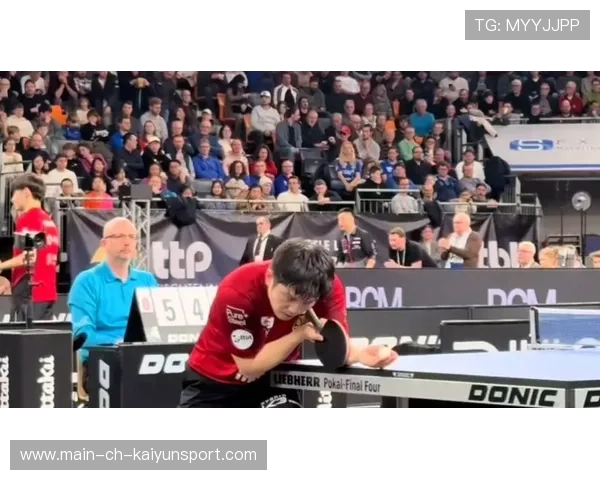 德国球迷疯狂围观!樊振东赛后一幕太感动了,樊振东vs德国削球手 德国球迷疯狂围观!樊振东赛后一幕太感动了,樊振东vs德国削球手